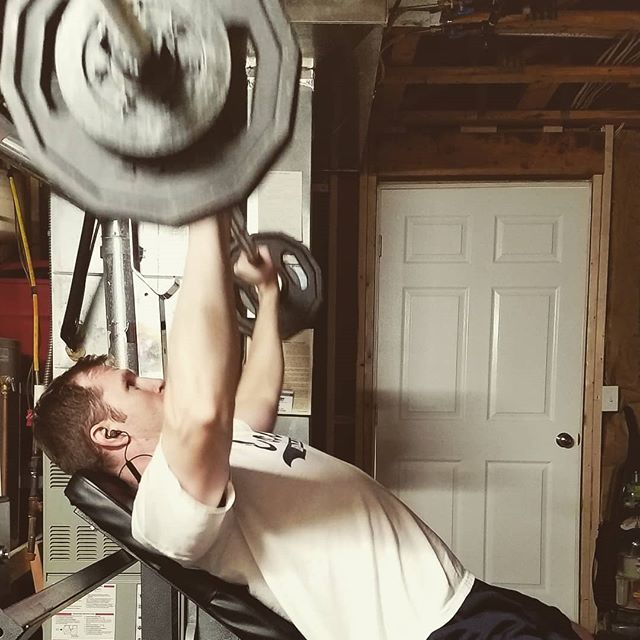 Mowens511's tweet photo. Feels good to be back! How's everyone doing with their New year's resolutions?! #fitdad #fitdadsofig #thenewdadbod #dadbod #moderndadbodz #dadswholift #fitness #lifting #gainz #gains #gymlife #fitnessaddict #fitlife #gymtime #nopainnogain #grind #pump #f⦠https://t.co/gfoGhITCru https://t.co/cCF3OMFpre