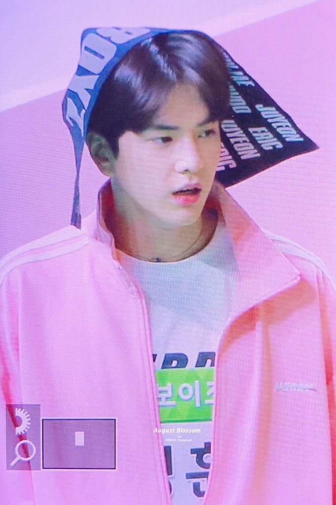 AugustBlossom97's tweet photo. 190107 아육대

#영훈 #김영훈 #Younghoon 
#더보이즈 #THEBOYZ https://t.co/gGGHXgwn9F