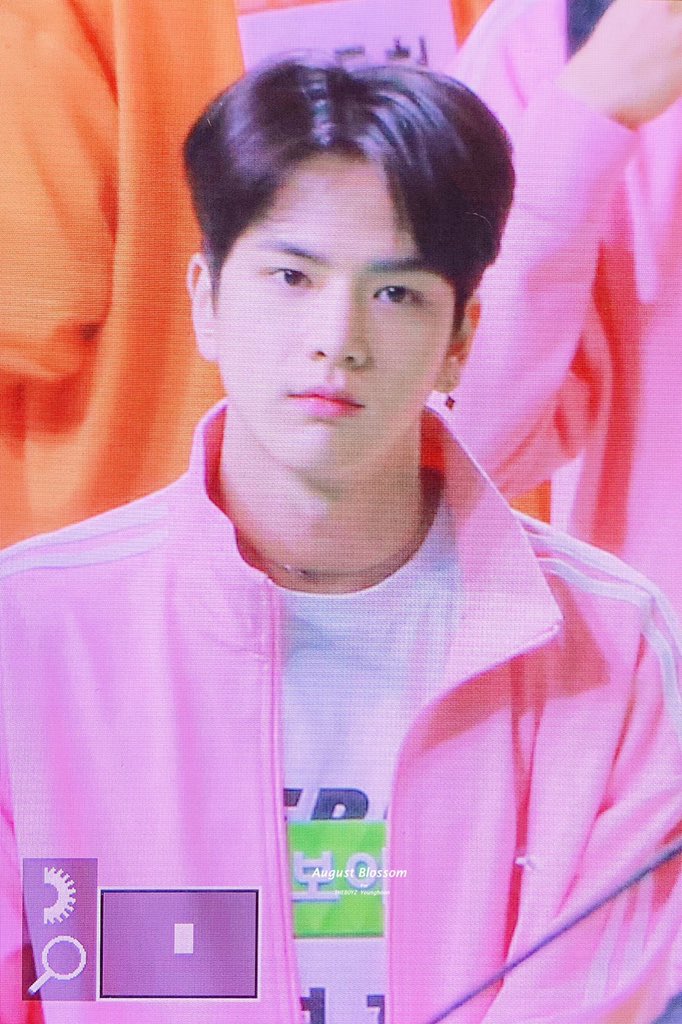 AugustBlossom97's tweet photo. 190107 아육대

#영훈 #김영훈 #Younghoon 
#더보이즈 #THEBOYZ https://t.co/gGGHXgwn9F