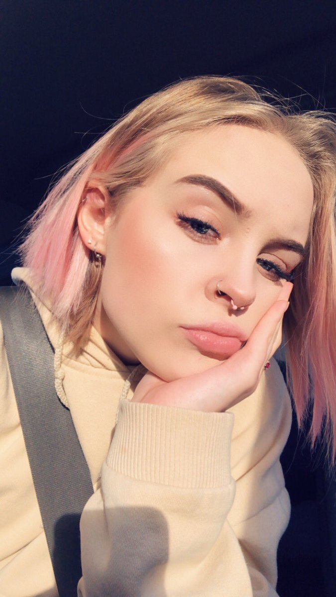 mergsquebeck's tweet photo. tryna be famous like my sister @paigebeckerr #AnotherYearStillQueer https://t.co/INRQQXJmz4