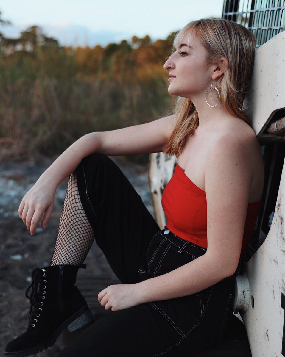bakedzayde's tweet photo. pictures of a far edgier machel raunus, who doesn’t drive a prius and watch videos of otters holding hands in her spare time #anotheryearstillqueer https://t.co/qDkbtVNxYm