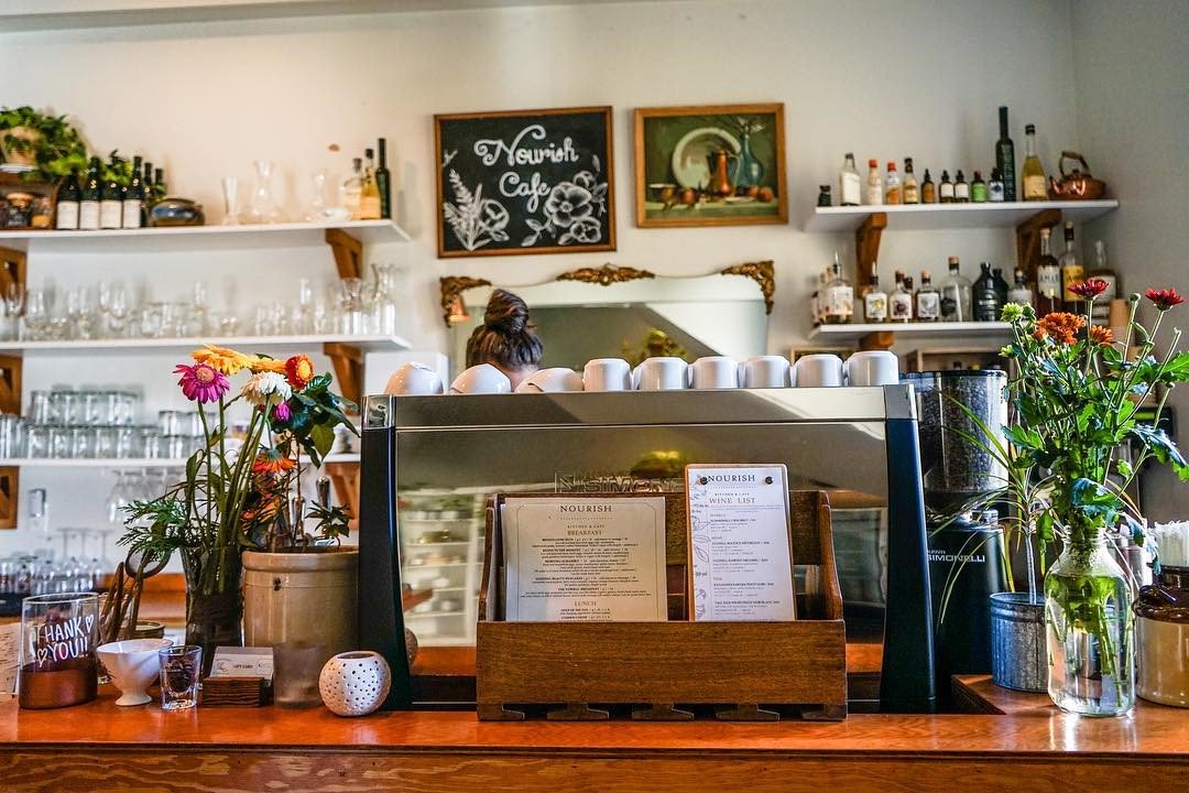 victoriavisitor's tweet photo. Planning your spring getaway already? Why not sip, savour and linger in Victoria this spring? Read the blog here> https://t.co/14ifu774Td
#ExploreVictoria
_____
 @Veneto_Lounge @canoebrewpub @nourishvictoria @FairmontEmpress https://t.co/196XNkQh5v