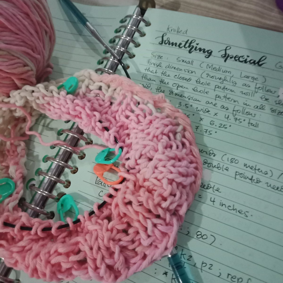 My #wip ...going into the main body. #exciting 
.
.
#knitting #rajut #yarnwork #benangrajut #breien #tasrajutanak #tasrajut #tas #hobi #senang #enjoy #simpleknitting #knittedbag #knittersofinstagram #knittersoftwitter #karyaseniindonesia #pekerjaantangan #keterampilan #hobby