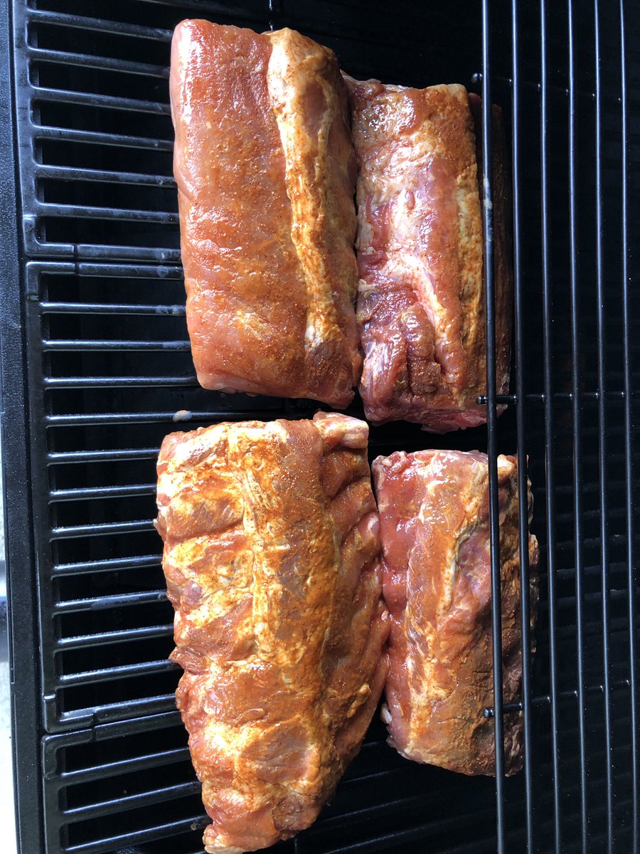 @PitBossGrills 3-2-1 Ribs and Mac n Cheese on the Boss today! Had it set at 225 but had some pretty drastic temp swings. Any idea on how to fix this? #PitBossNation #Delicious #pelletsmoker #PB820D
