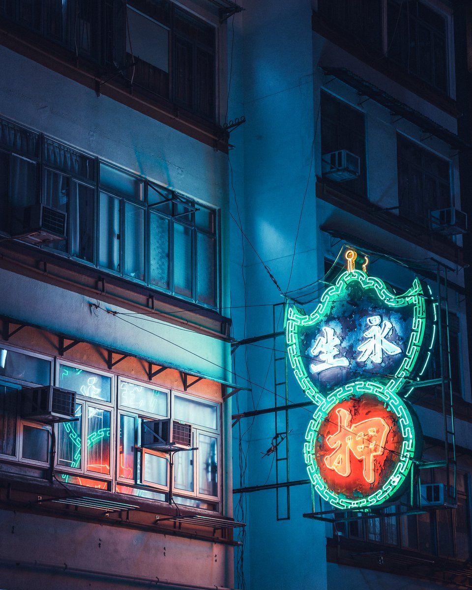 stfeyes's tweet photo. Pawn Shop
https://t.co/Lv2P99eqDh
#archillect #cyberpunk #HongKong #neoncities #photography #vaporwave #neon https://t.co/xmnCygfH8m