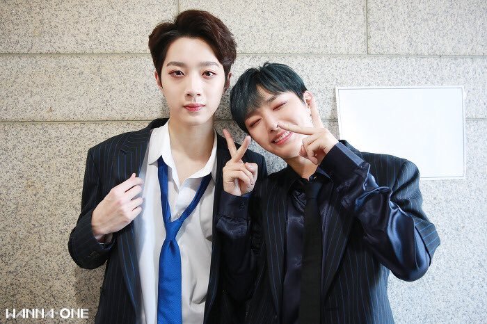onyourjane's tweet photo. ลูกชายหล่อมากกกกก ㅠㅡㅠ น้องขาวมากกกกก แบบแวมไพร์จริงๆ https://t.co/MjzGDaoHA8
