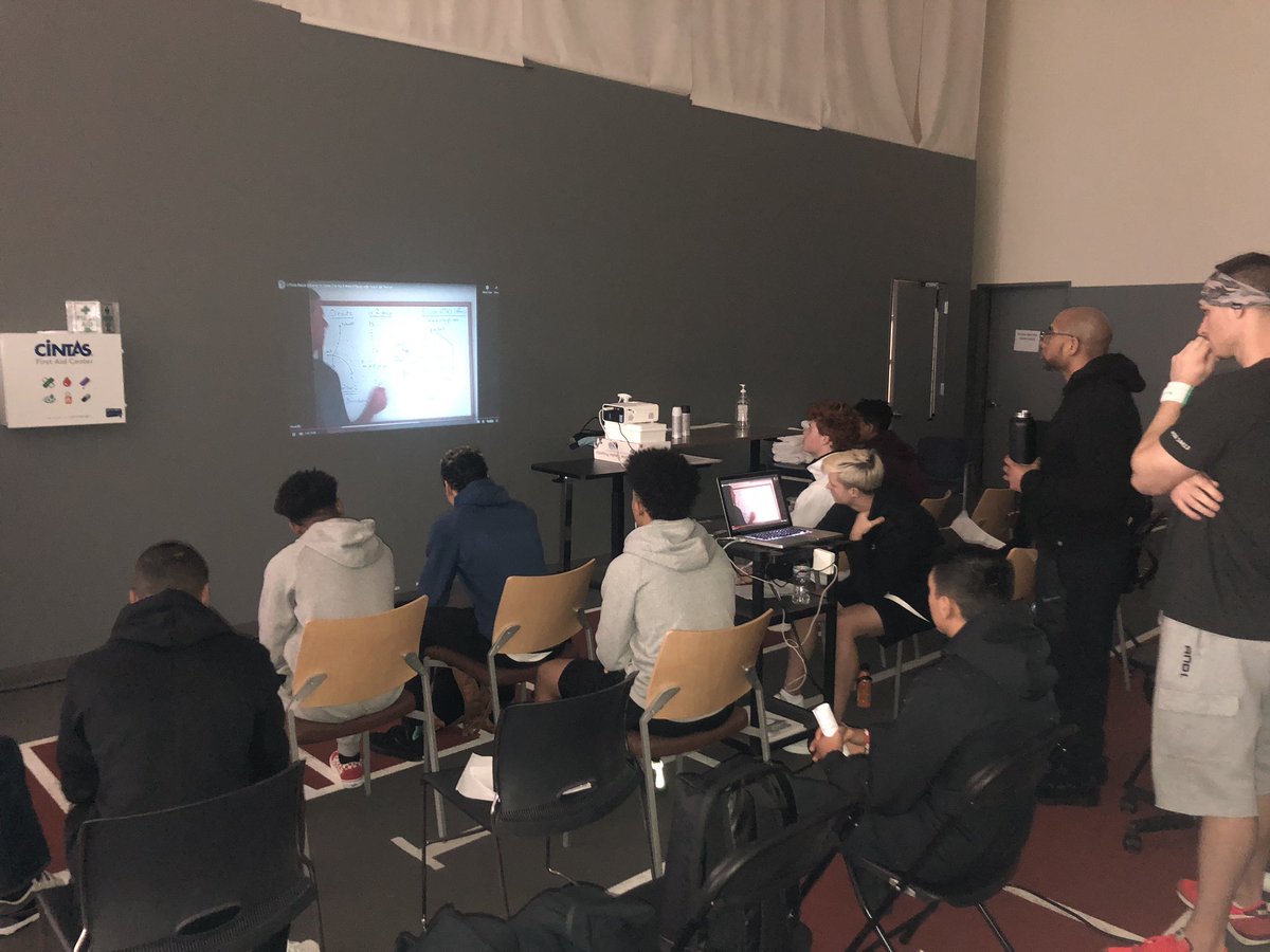 ProBaller7v7's tweet photo. Today, our Pro Baller 7v7 Team had a awesome walk through, chalk talk, and film study session about offensive concepts and defensive schemes that will help them be a better football player
#BodyAmor
#Train2Lead
#UnderAmour
#OutsideTheGames
#PB7v7TrainingCamp
#LeftCoastEliteLeague https://t.co/TnxXsjxZ2Y