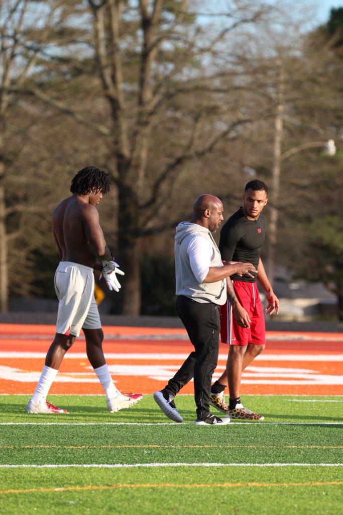 JayMeadors's tweet image. “Teaching”! Awesome day in the classroom. “Either you getting or your gettinf Worse”. We got a little bit better today!  @donaldrich23 @yaaapettway 
#TheTruthIsBack #BrickByBrick #NoWastedReps