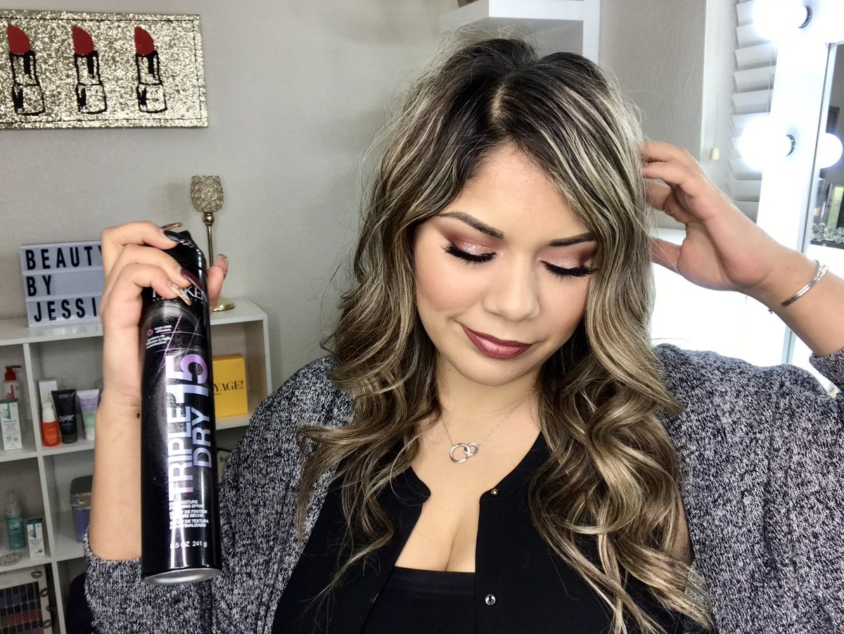 _beautyjessica_'s tweet photo. R E D K E N.
My hair stayed curled during the hole day and night with REDKEN Dry Texture Finishing Spray. With a medium hold My hair wasn’t crunchy, but with a flow the finishing spray smelled so good. thank you Influenster #RedkenReady #DryTexture #contest @Redken @influenster https://t.co/GCCPzmhK1f