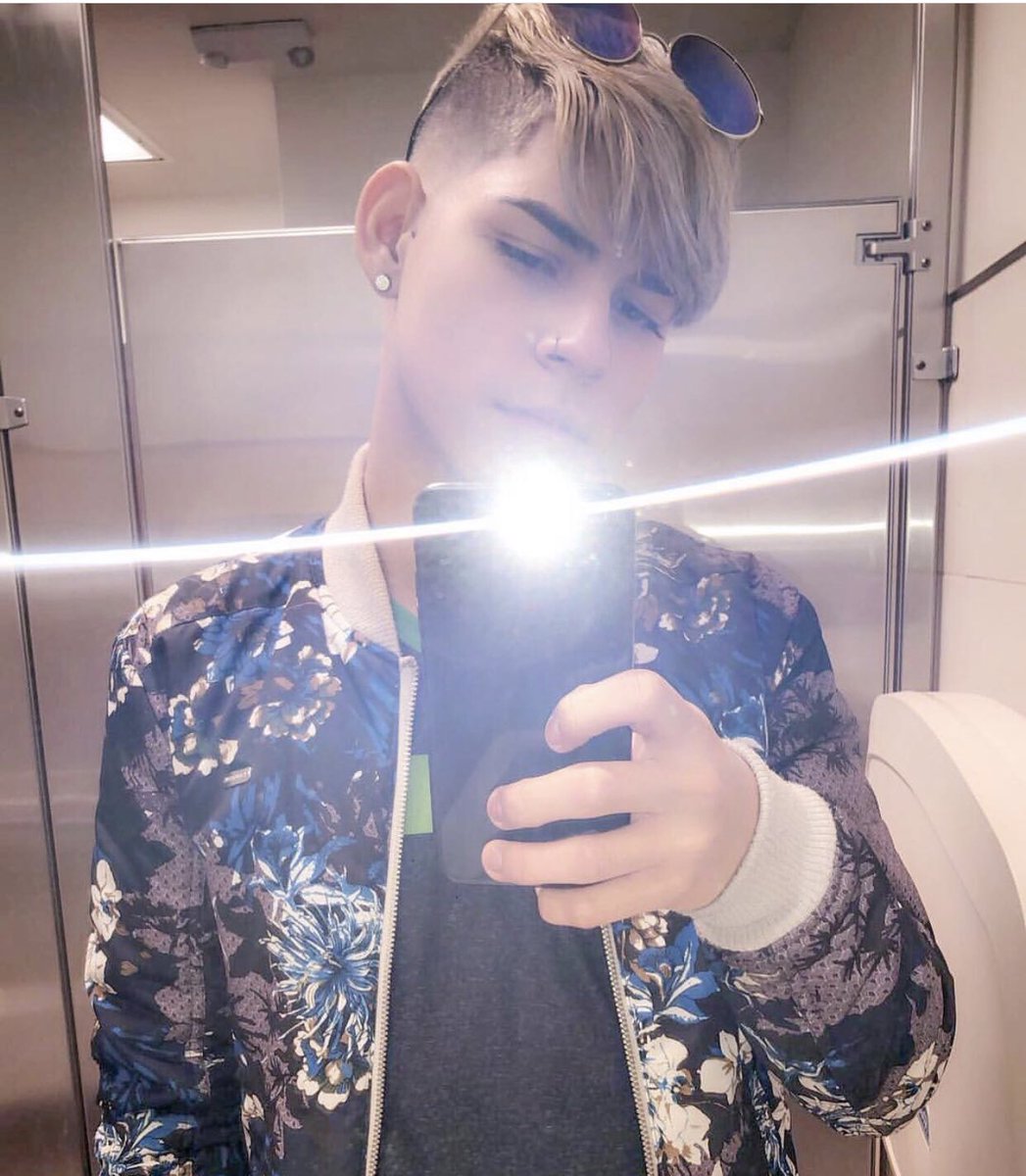mattdiamond34's tweet photo. #anotheryearstillqueer 🤟🏼🤟🏼🤟🏼 https://t.co/z2LJvlsODB