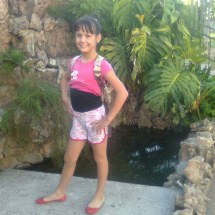 KrauerAra's tweet image. niñas de ahora a los 12// yo a los 12