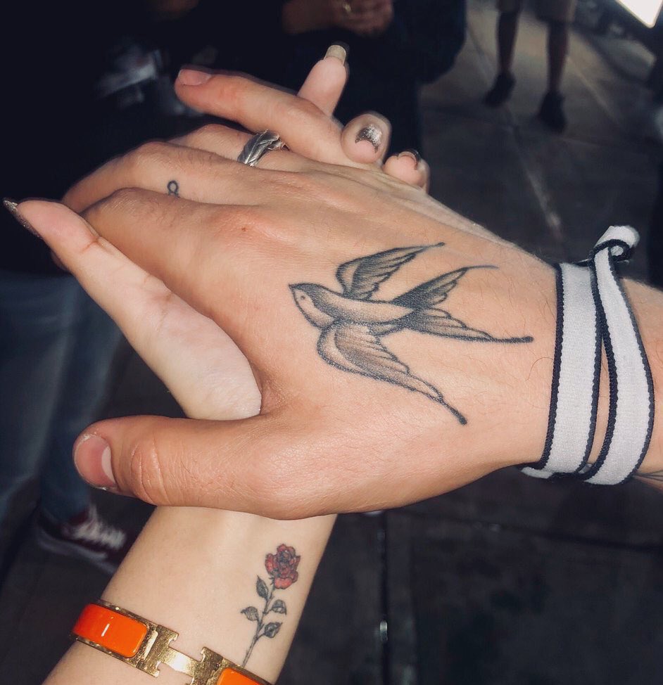 handsofmendes's tweet photo. some blur https://t.co/NSuWErHmS5
