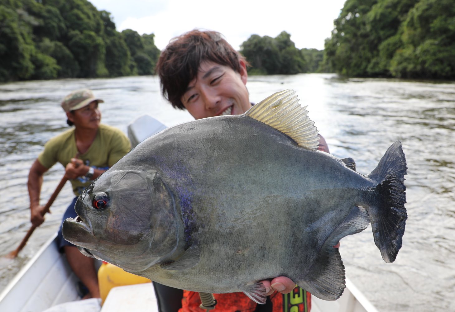 沖山朝俊 しげる 今回釣れたブラックピラニアの最大魚40cm エラ付近に出る紫の色が綺麗だよねえ