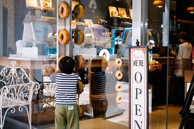 rodgraph's tweet photo. ドーナツと喜ぶが、惜しい。#chocoring #bread #bakery https://t.co/lCvdluti00 https://t.co/S6Q4WBGquk