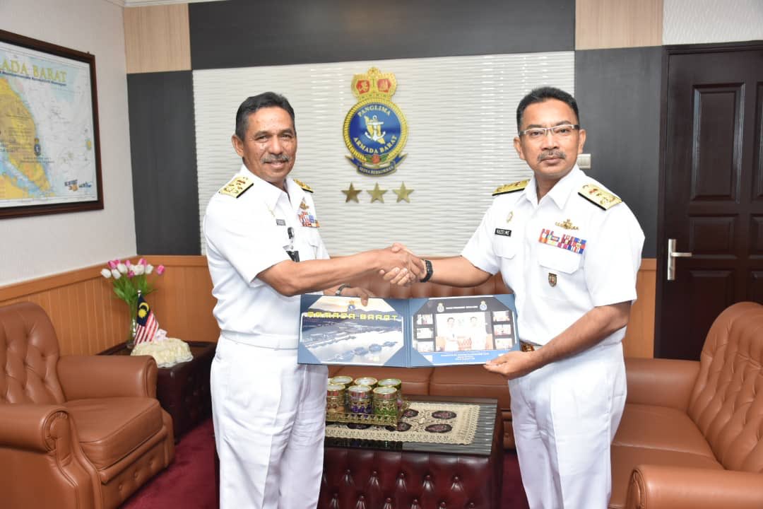 HQ Western Fleet (@mpa_barat) on Twitter photo Panglima Armada Barat, Laksdya Dato’ <a href="/rusliramli544/">VAdm Rusli Ramli</a> berbesar hati terima kunjungan hormat drpd Panglima <a href="/HqReadiness/">RMN Readiness HQ</a> , Laksma Muhammad Ruzelme Ahmad Fahimy di pejabat beliau hari ini.
#NavyNews
#NavyPeople Panglima Armada Barat, Laksdya Dato’ <a href="/rusliramli544/">VAdm Rusli Ramli</a> berbesar hati terima kunjungan hormat drpd Panglima <a href="/HqReadiness/">RMN Readiness HQ</a> , Laksma Muhammad Ruzelme Ahmad Fahimy di pejabat beliau hari ini.
#NavyNews
#NavyPeople