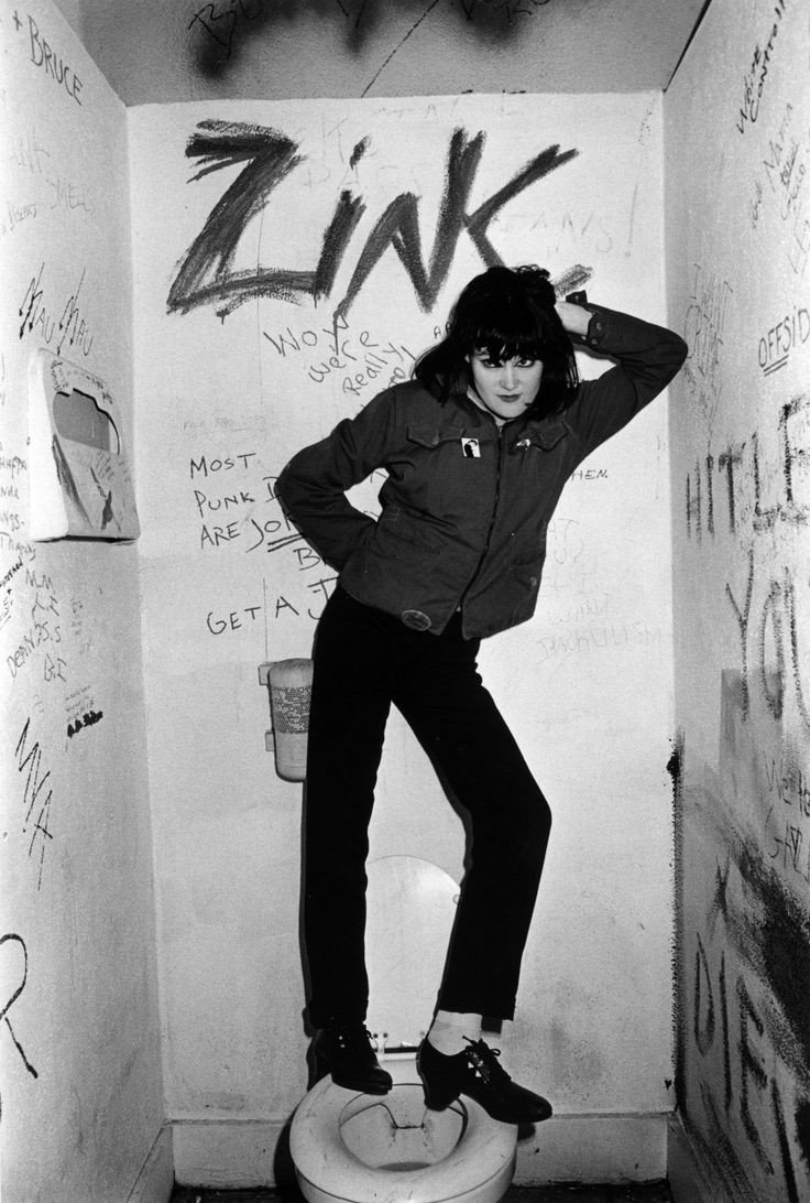zzzkpdzzz's tweet photo. Exene Cervenka (of X) at the Masque, Hollywood, 1979. (by Ann Summa).
#punk #punks #punkrock #punksnotdead #oldschoolpunk #exenecervenka #xthebandofficial #themasque #history #punkhistory #historyofpunk https://t.co/WV5S4vzCJd
