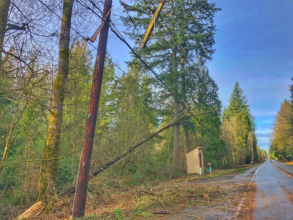 cabletech75's tweet image. Here’s some images from around Southeast King County, Maple Valley, Black Diamond and Enumclaw areas. Working to restore communications around the clock. @KING5Seattle @ComcastWA @komonews @KIRO7Seattle @Q13FOX