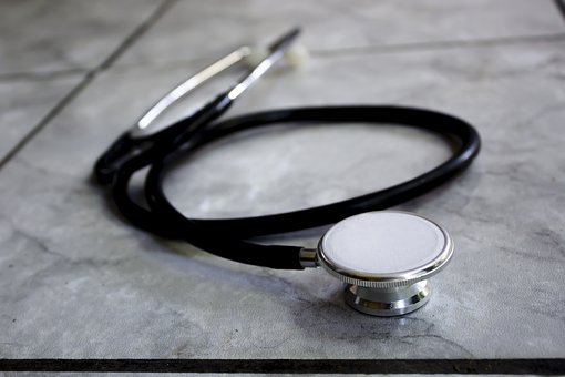 Een moeder vraagt huisarts Els van Veen om advies. Volgens school kan haar zoon (17) geen dokter worden. ‘Er bestaan geen dokters met autisme’, aldus school. autisme.nl/over-autisme/b…