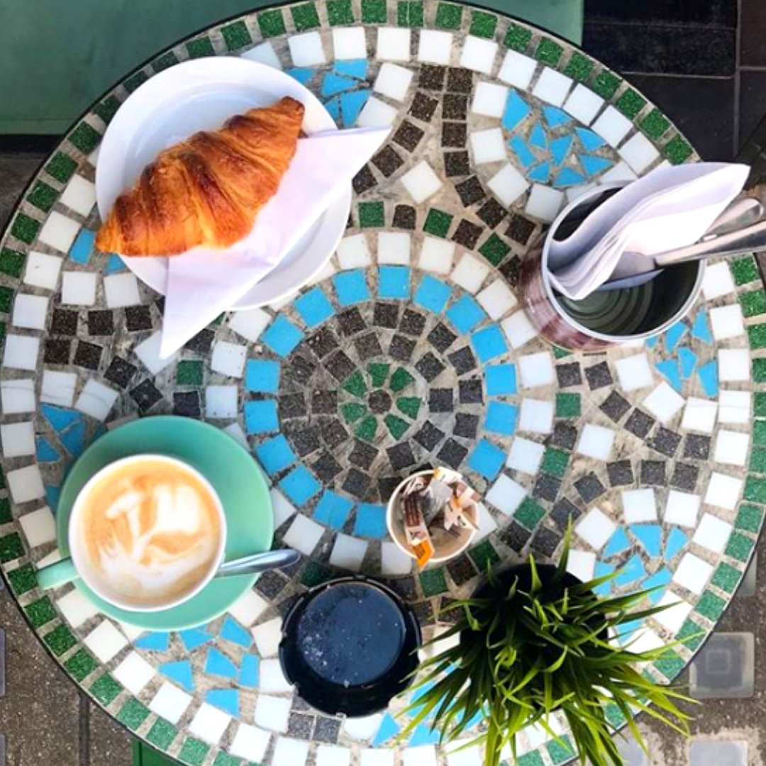 Simplicity is the ultimate form of sophistication...
📸 Yourcoffeediary