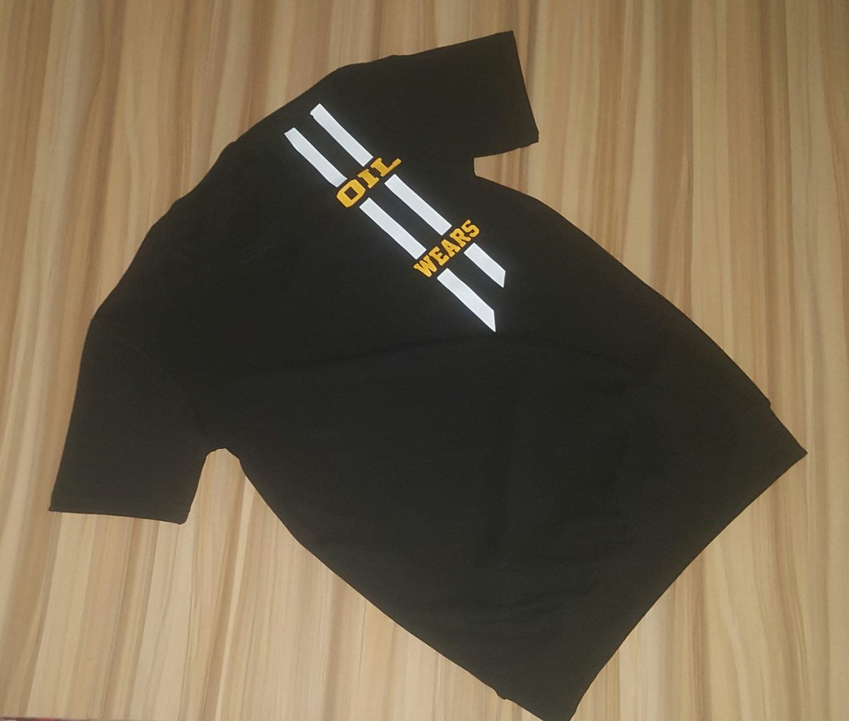 OilWears's tweet photo. Get our two-stripes tee for just 3k 
Delivery is within 3-4 days 
We deliver to any state in Nigeria

Dm
Call/whatsapp to place your orders 
08189353076
#fashion #oil #oilwears #fashiontrends https://t.co/ZoQ7bAgbRe