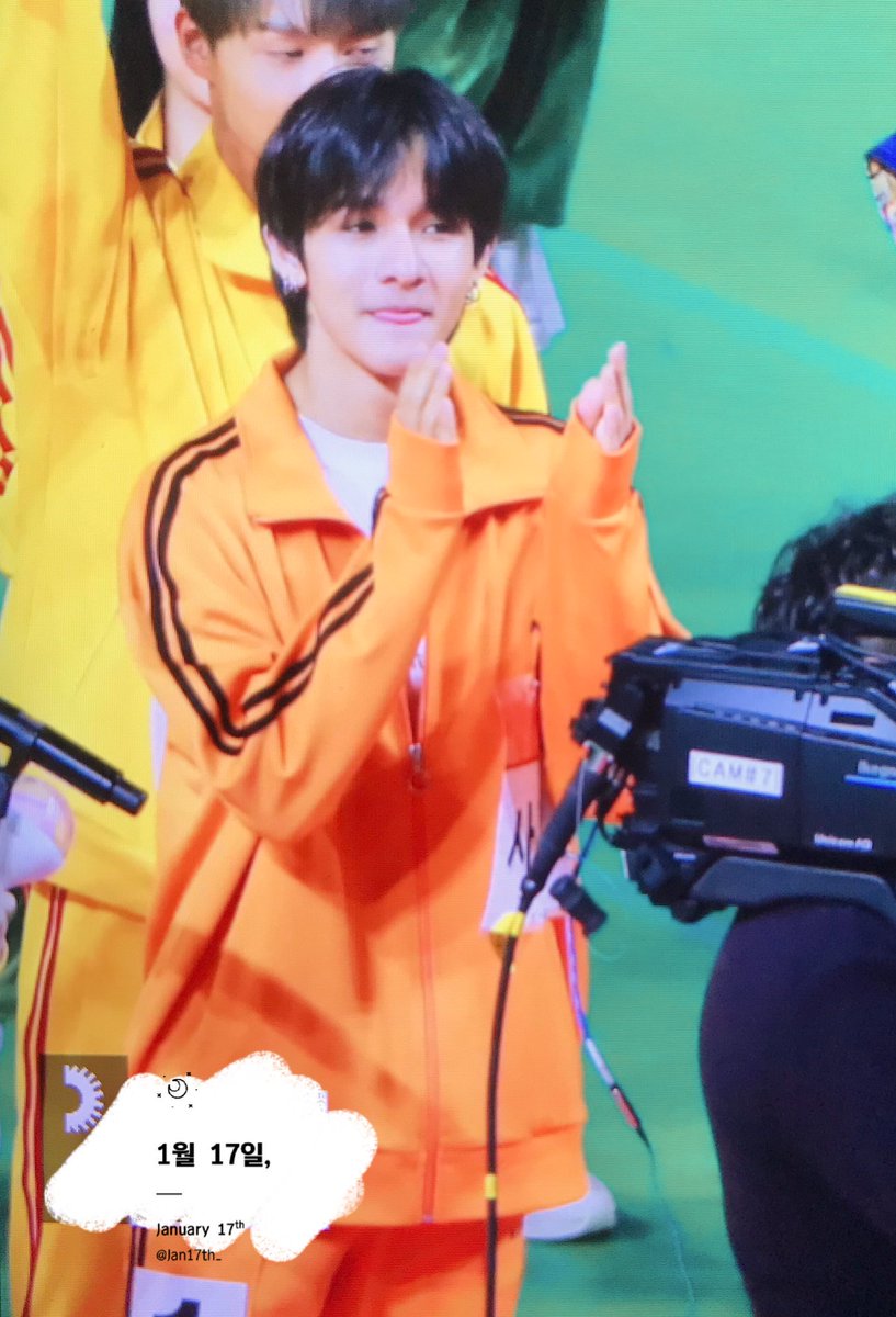 Jan17th_'s tweet photo. 190107 아육대 Preview

옷 소매 좀 봐 ‧˚₊*̥(* ⁰̷̴͈꒨⁰̷̴͈)‧˚₊*̥

#사무엘 #김사무엘 #Samuel #サムエル https://t.co/PM03R4hRFP
