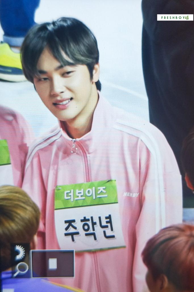 FreshBoy990309's tweet photo. 190107 아육대 
#더보이즈 #주학년 #THEBOYZ https://t.co/LraSZCO3UG