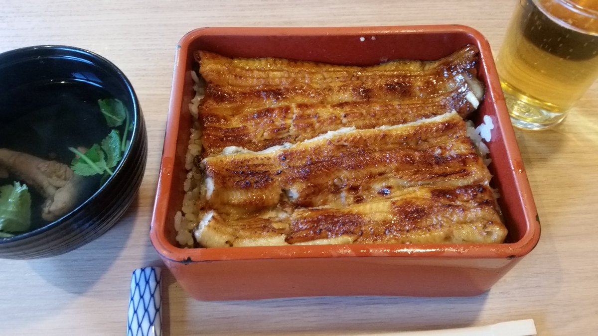 aicle_sarann's tweet photo. 鰻美味しい(´⊆｀*)
遅い正月感覚なので昼からビールは許して。

星はどうしたもんかなー https://t.co/MSbSf6fNnW