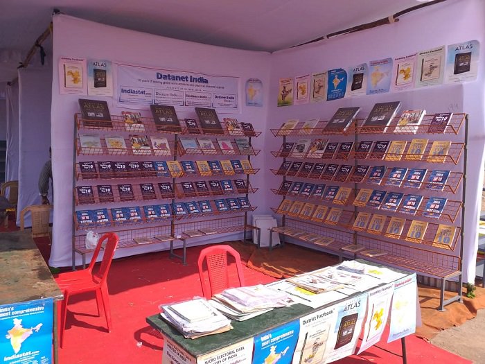 Indiastatmedia's tweet photo. Hurry Only 4 Days Left!!

Visit #DatanetIndia Stall No.194 at #VijayawadaBookFair2019 😀

Get up to 30% #discount on our #dataorientedpublications

Date: 1 Jan-11 Jan 2019
For more visit: https://t.co/55ipMVUgqv
#FreeBook #ComboOffer #IndiaElects2014 #ElectionAtlasOfIndia #Books https://t.co/wYB6gAJZMf