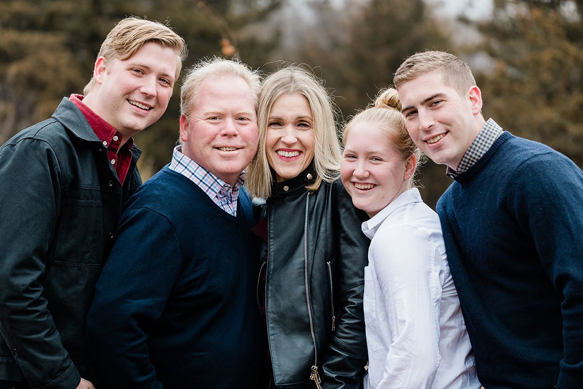 LaurenEngfer's tweet photo. Even families with adult children need family photos. Snuck in a last minute holiday session with this beautiful family while all the kids were home. #mnfamilyphotographer #mnphotographer #mnlifestylephotographer #minnstagrammers #familyportraits #adultfamilyportraits https://t.co/9JCIMBcJ38
