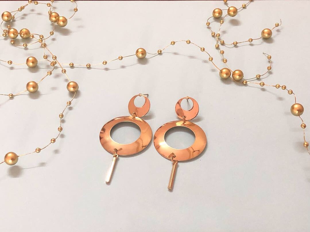 SStylishly's tweet photo. #style is a #reflection of your #attitude and your personality! 
 
Wear our #golden circles from https://t.co/JMQPJqrwJT and let them reflect your #happiness and charm..

#slay #fashion #earrings #jewelry #circles #hanging #blog #reflect #slaystylishly #bosslady https://t.co/RWyZh7LQTg