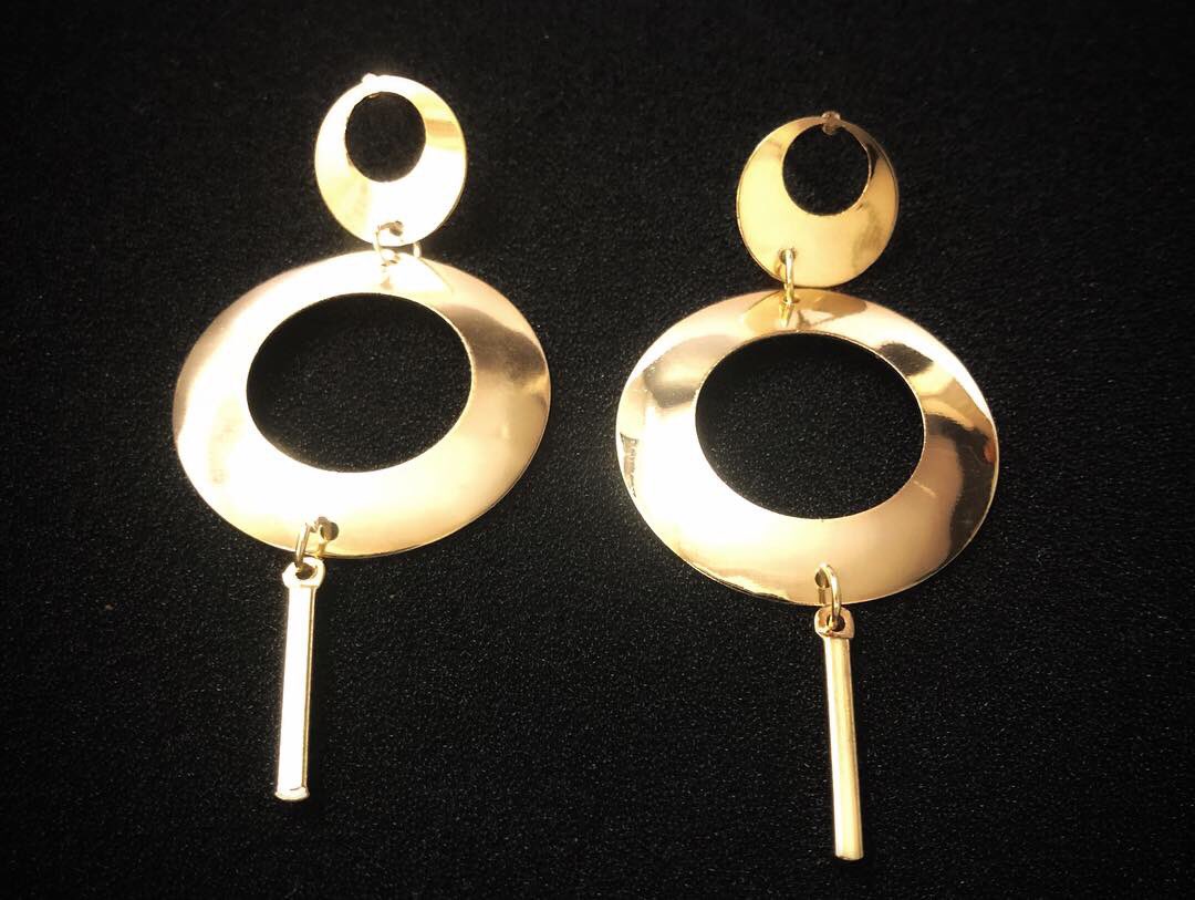 SStylishly's tweet photo. #style is a #reflection of your #attitude and your personality! 
 
Wear our #golden circles from https://t.co/JMQPJqrwJT and let them reflect your #happiness and charm..

#slay #fashion #earrings #jewelry #circles #hanging #blog #reflect #slaystylishly #bosslady https://t.co/RWyZh7LQTg