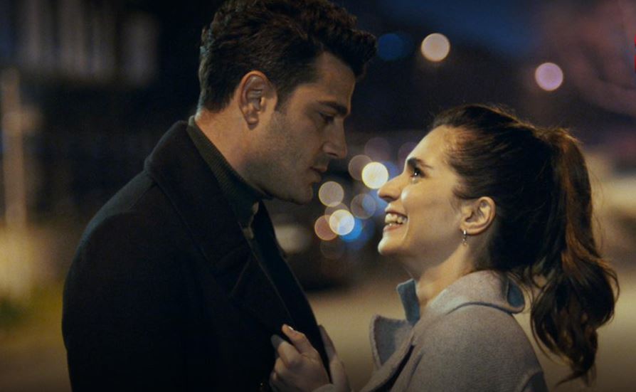 "Birini gerçekten sevince korku nedir bilmiyor insan..." Günün #Günaydın karesi #Söz'den geliyor.