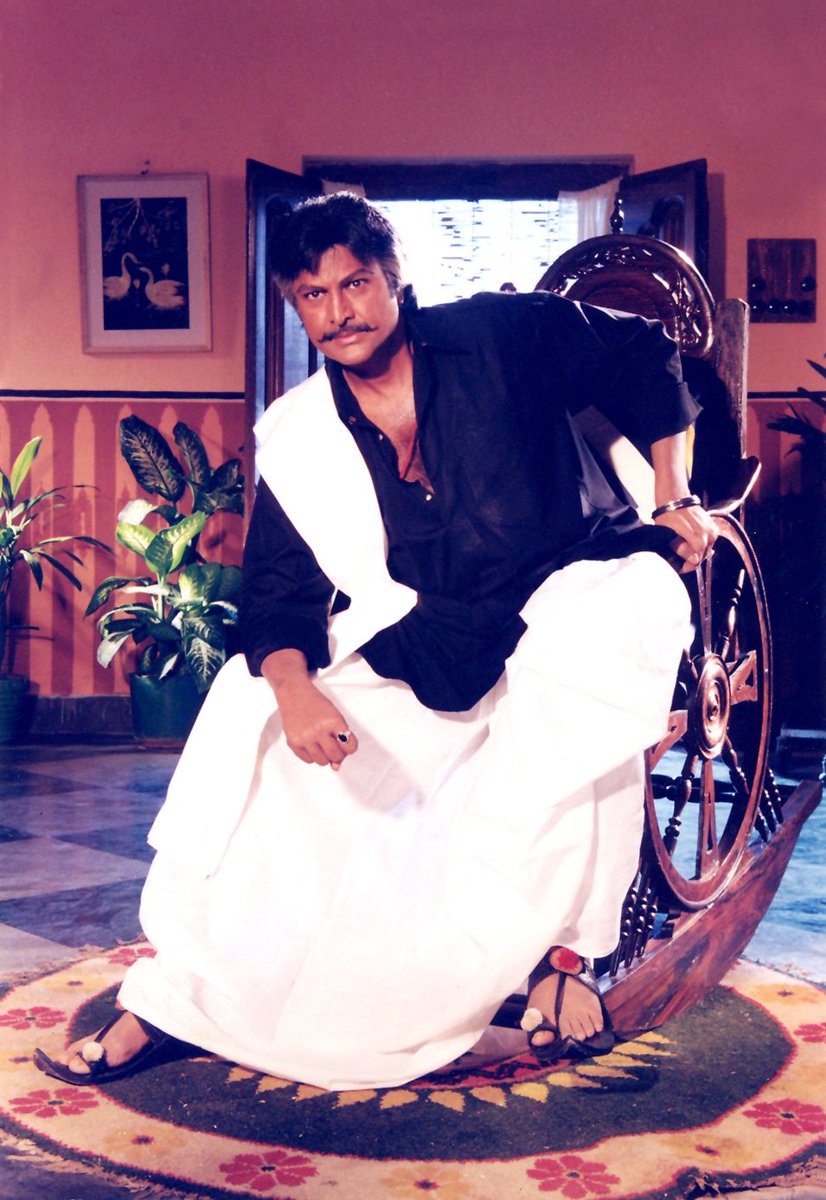 themohanbabu's tweet photo. నా దృష్టిలో భగవంతుణ్ణి పూజించేవాళ్ళు రెండు ర���ాలు.
భయంతో పూజలు చేసేవాళ్ళు, ఆశతో మొక్కేవాళ్ళు
పాపం చేశా��..ఆయనకో దండం పెట్టి, చేసిన పాపాన్ని ఏదో ఒక
రూపంలో హుండీలో వేసేద్దామనుకునేవాళ్లు మొదటి రకం.
మొక్కితే ఏదో దక్కుతుందని ఆశపడేవాళ్లు రెండో రకం.
చిత్రం:రాయలసీమ రామన్న చౌదరి
#MBDialogue https://t.co/GGi13tlmzz