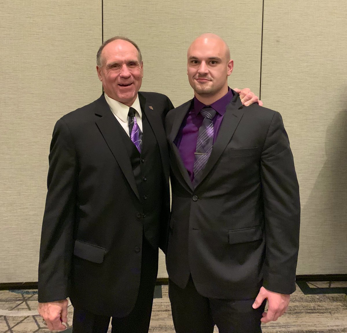 coachKastens's tweet image. What an honor to be at the #NAIAHallOfFame tonight @WeAreAFCA Convention! Thank you Coach Van Diest for giving me a great opportunity both as a player and as a coach! Congrats on being inducted into the Hall of Fame! Proud to be a part of the @FootballCarroll family! #WeAreCC