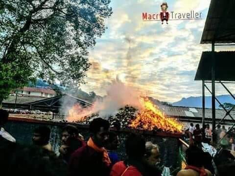 jayasreenair1's tweet photo. #SaveSabarimalaTradition The banyan tree in front of #18HolySteps in #Sannidhanam that stood tall and evergreen for years in exactly the same place with fiercer fire in Azhi for the entire Mandala Makaravilakku, catches fire and brought under control #SaveKeralaFromCommunists https://t.co/aVcPIHtsaw