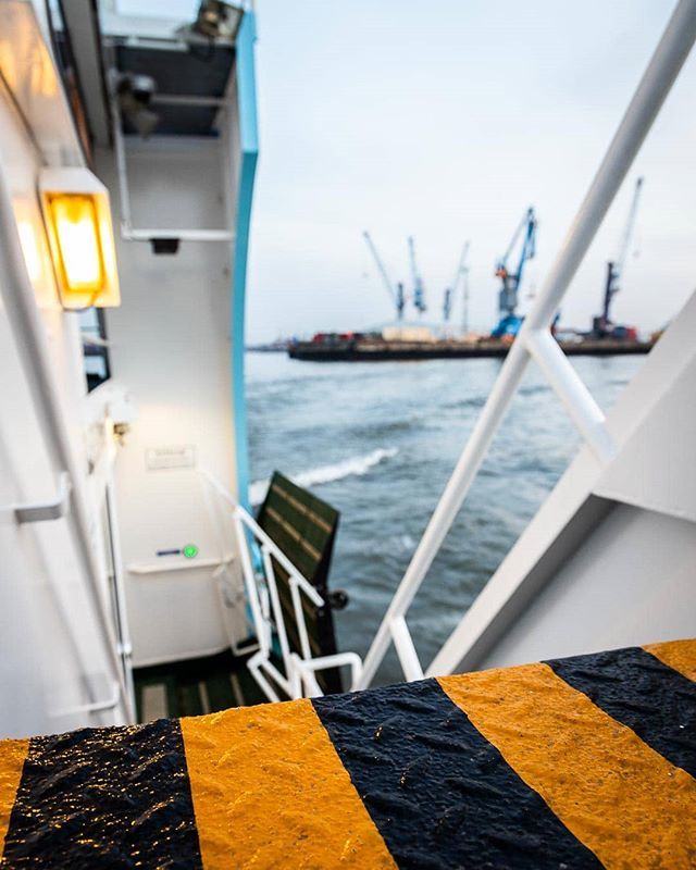 perscriptor's tweet photo. Moin zusammen, immer schön aufpassen an der Hafenkante 😉😂. Für wen geht's heute erst wieder los? Bin quasi, erst zwei Tage dieses Jahr ohne Arbeit gewesen. 😉 Kommt gut in die neue Woche! 📷 stammt noch aus November. Aktueller hab ich es leider nicht. … https://t.co/0fAgqeGsjq https://t.co/0rEWU7sGro