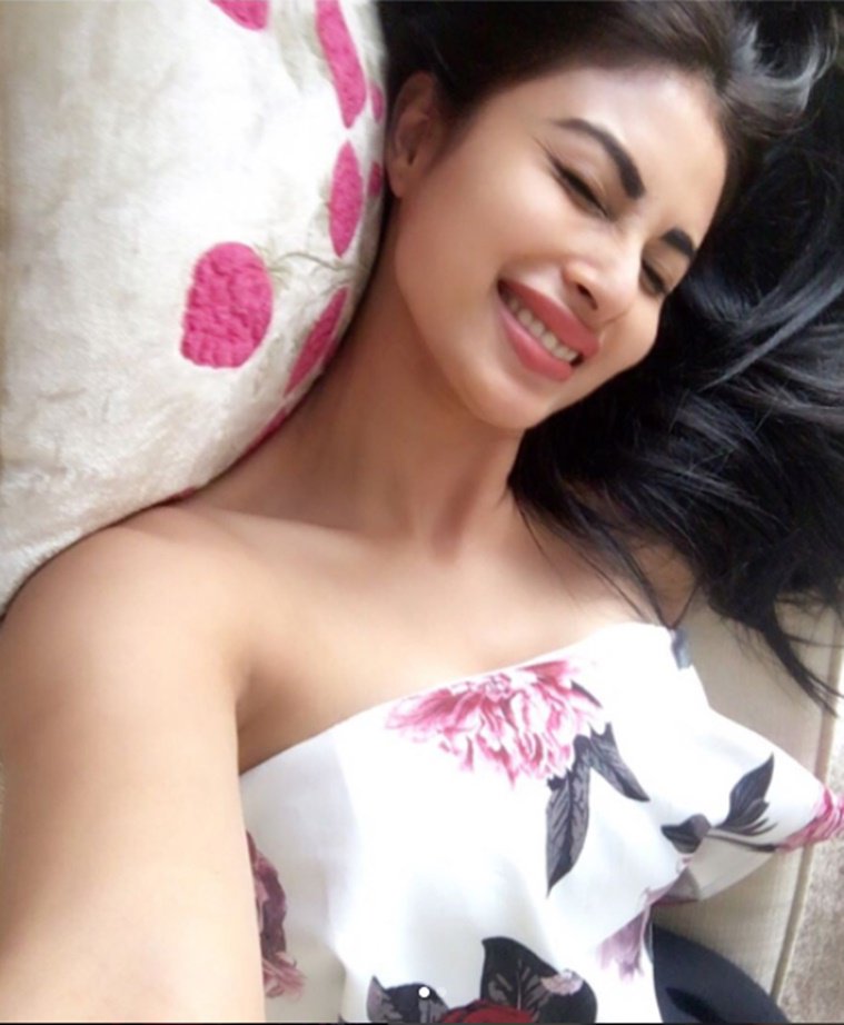 blogsbar's tweet photo. Happy morning❤️

#monday #bollywood #entertainment #trending #blogsbar #beautifulgirls #beauty #MondayMotivation https://t.co/48Vw7WrBoi