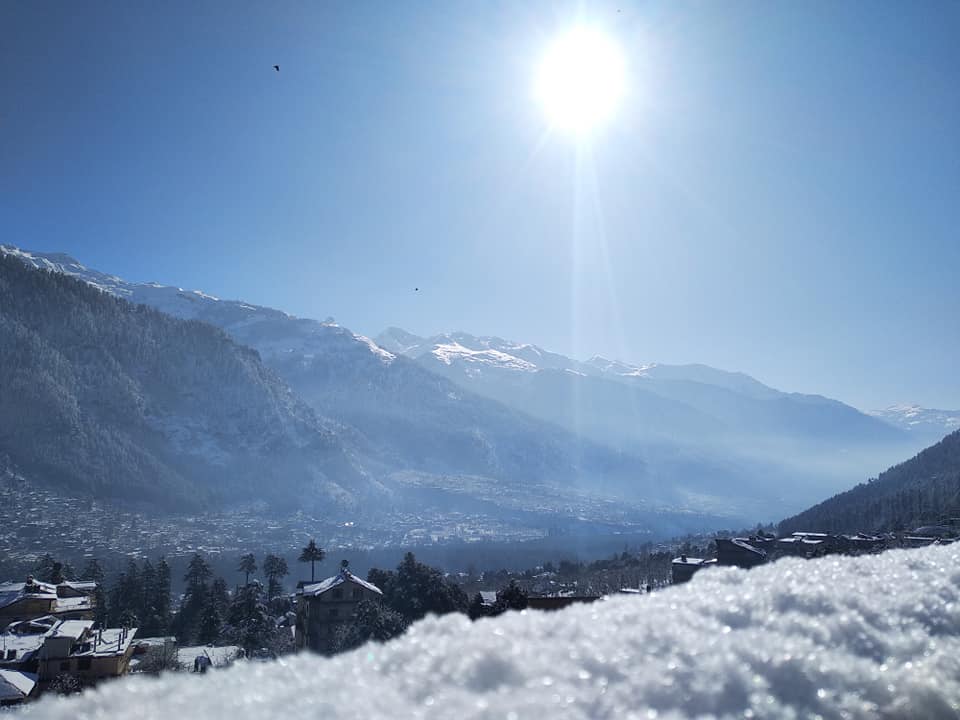 mountaint93's tweet photo. Today Weather Of Manali After 2 Days Snow Fall...
Plan Your Next Trip With Us &amp; Make Your Winter More Special @ Hotel Mountain Top  https://t.co/4aHhUfDbxC   || +91 8894723338 
#snowfallinmanali #manalitour #wintertour 
#luxuryhotelinmanali #hotelmountaintop #manali https://t.co/fAnZEdcelz
