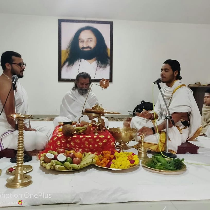 GujaratVDS's tweet photo. Glimpse of Rudra Puja on the Monday at our #Vasad_Ashram https://t.co/qW50uIdUTR