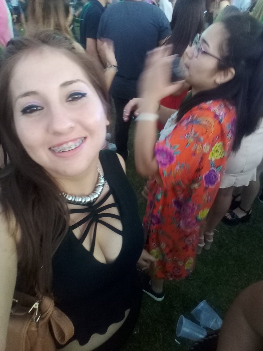 JaureDaiana's tweet photo. #FiestaCow Verano!!! 5/1 @Ccataelizalde @AnnerisN98 https://t.co/CQiAF43Py8