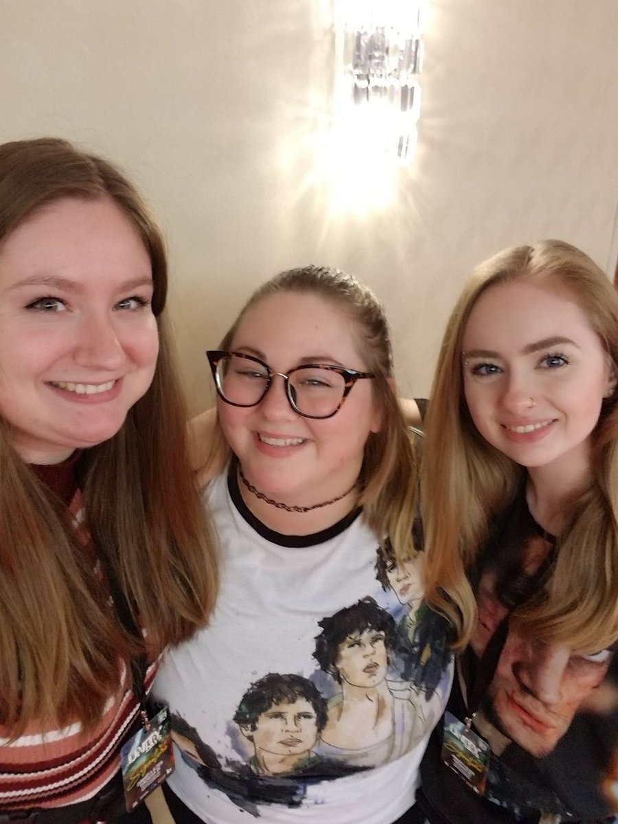 SkaiGirlCouture's tweet photo. UnityDays is over and i full on broke down saying goodbye to @clarkeygriff @1silly_muffin 😔😭💗 https://t.co/ggcuLZnnKt