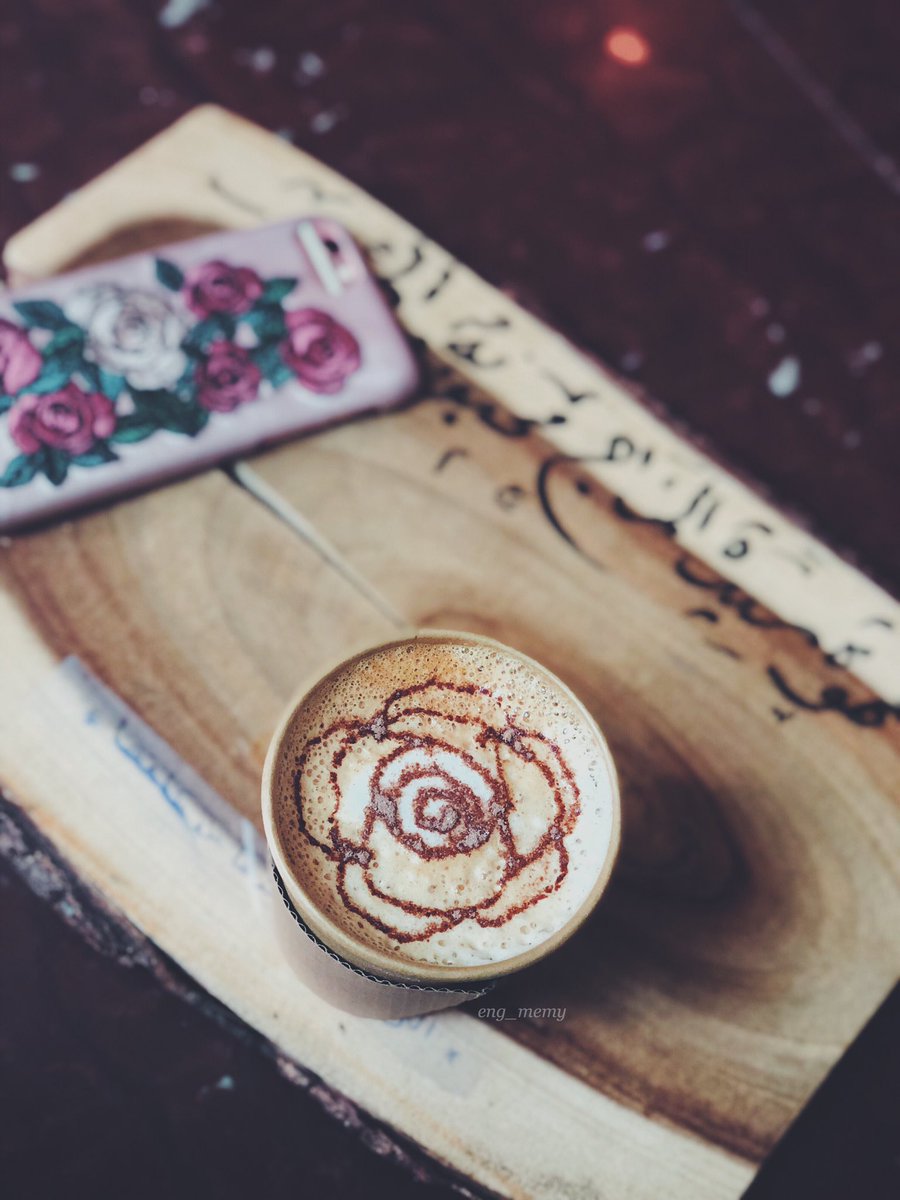 eng_memy0's tweet image. 9:00 صباحاً ⛅️🌸..

صباح الأشياءِ التي من شأنها أن تمنحنا شعُوراً رائعاً كـ كوب قهوة لذيذ 🌿☕️..

#صباح_الاثنين ..
#يخبرني_الصباح  ..