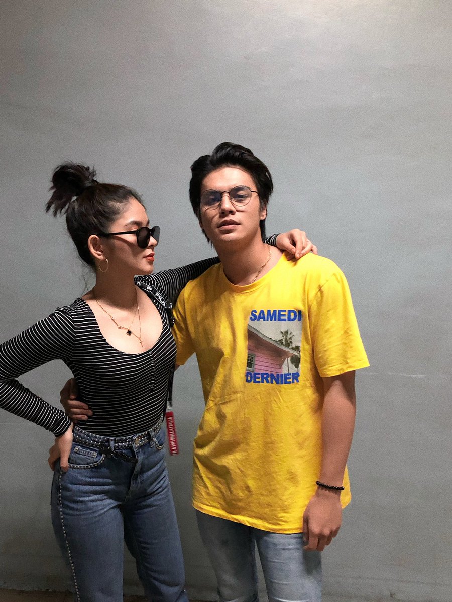 iamAndalioLoisa's tweet photo. Happy 3rd Anniversary LoiNie Fam! 💜
Maraming salamat, sa pag mamahal at supporta niyo sa amin! Nakakatuwa yung mas nauna pa kayo kesa samin, at naalala ko dati sabi ko sainyo wag niyo ng ipush dahil masasaktan lang kayo, pero tignan mo nga naman ngayon,
grabe! I love all of you! https://t.co/jE4GkqANQp