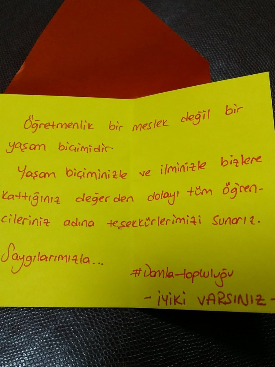 Nezâket, nezâhat ve letâfet sihirli bir anahtar... Gönül kapılarını açan sihirli anahtar.

Öğretmen olmaya namzet öğrencilerimizin hocalarına bıraktıkları not; benim için haftanın hediyesi oldu.

İyi ki varsınız gençler... İyi ki varsınız.