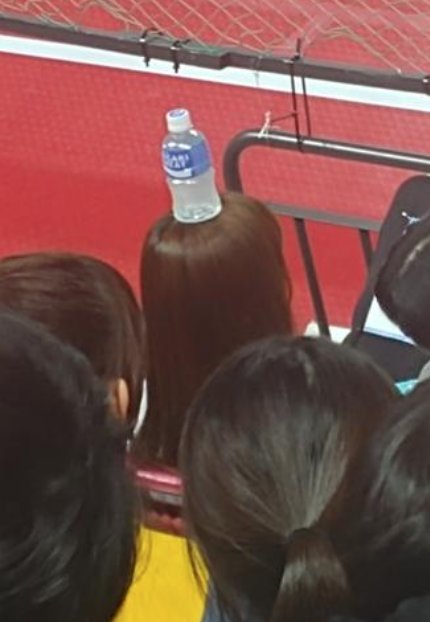misayeon's tweet photo. Mina and Nayeon taking turns balancing Pocari Sweats on their heads 🤟 https://t.co/YYmAVR0tBP