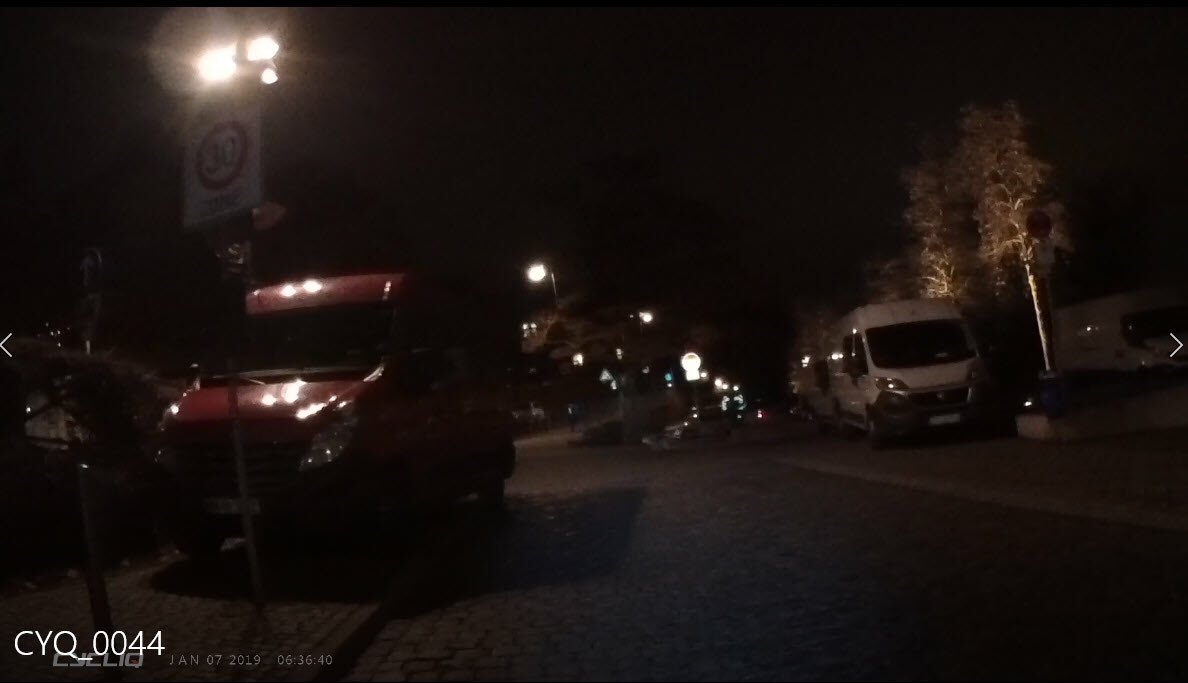 MaPa24723419's tweet photo. #mdrz heute morgen wieder alles zugeparkt 13 Fzg im absoluten Halteverbot auf dem Fuß/Radweg musste wider auf dem glatten Kopfsteinpflaster aus weichen. Ffm Höchst Seilerbahn/Batterie warum wir das geduldet? #runtervomradweg @Polizei_Ffm @Stadt_FFM @FalschparkenFFM #FahrradAlltag https://t.co/DOWtCfPU6Y