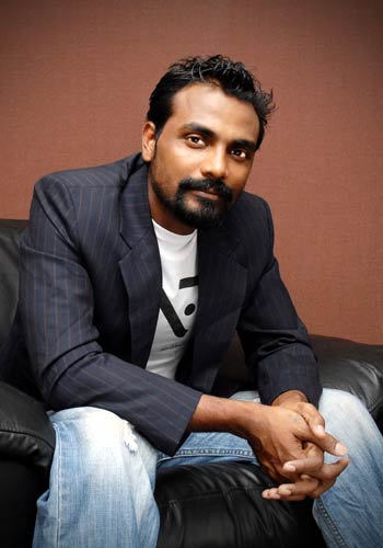 pardekpeechey's tweet image. #OfficialAnnoucement

The hit trio; director @remodsouza, @Varun_dvn &amp;amp; @ShraddhaKapoor come togthr for a new dance-based film. Shooting starts frm 22 Jan&apos;19 in Punjab. A large part of it will also be shot in UK. Bhushan Kumar, Krishan Kumar &amp;amp; Lizelle D’Souza to produce.