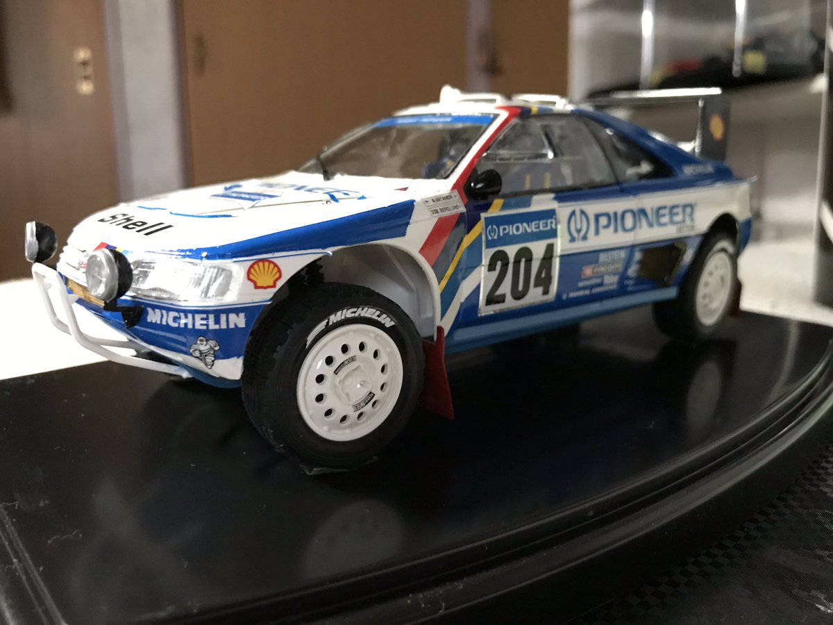 mcz_gt6186's tweet photo. 昨日から開幕したダカールラリー。歴代優勝車を作りました。
まずは、プジョー 405 T16 GR 
資料が多くない中作成しました。
#peugeot #405T16gr #daker https://t.co/opohwFcTeG