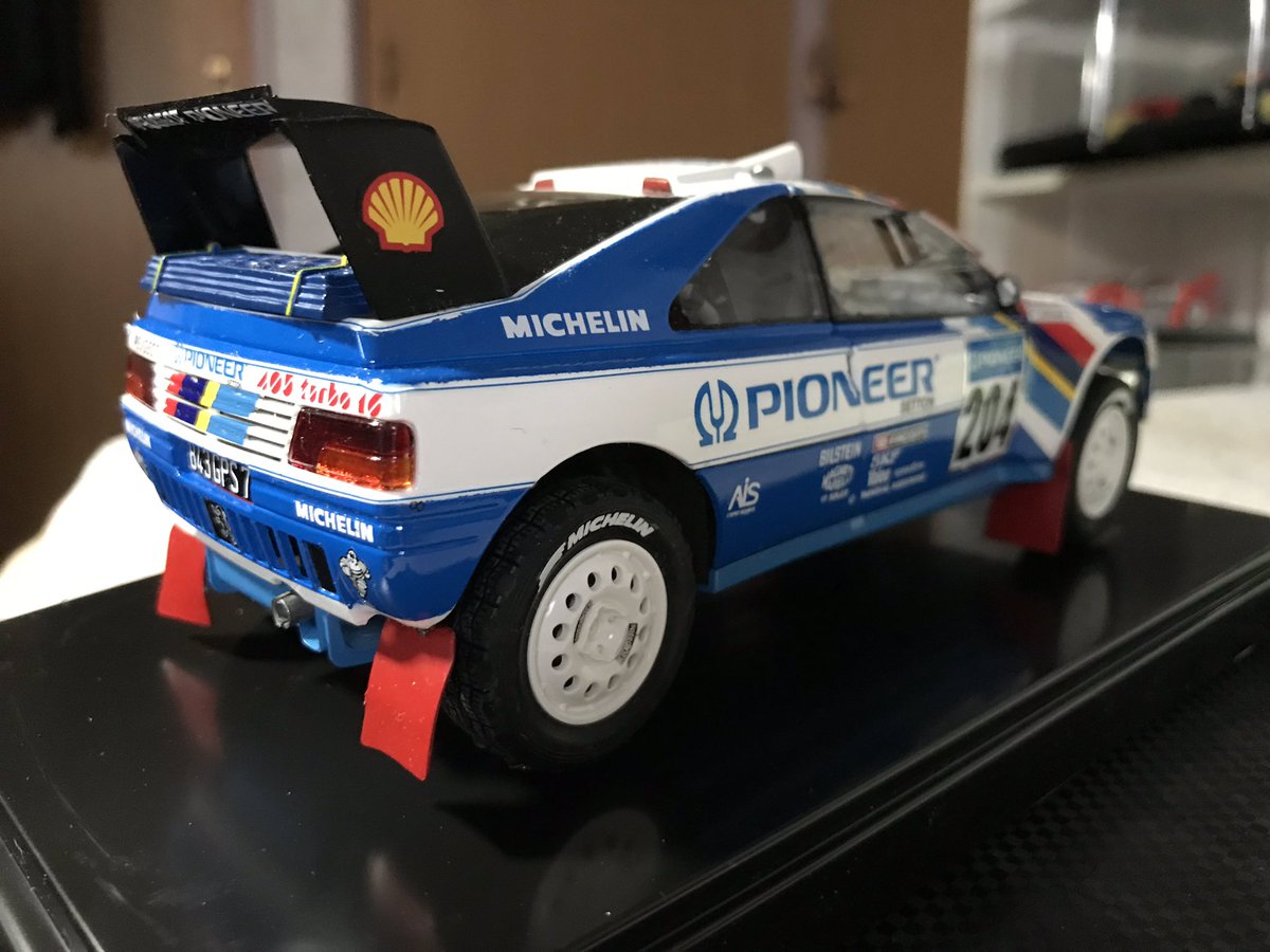 mcz_gt6186's tweet photo. 昨日から開幕したダカールラリー。歴代優勝車を作りました。
まずは、プジョー 405 T16 GR 
資料が多くない中作成しました。
#peugeot #405T16gr #daker https://t.co/opohwFcTeG