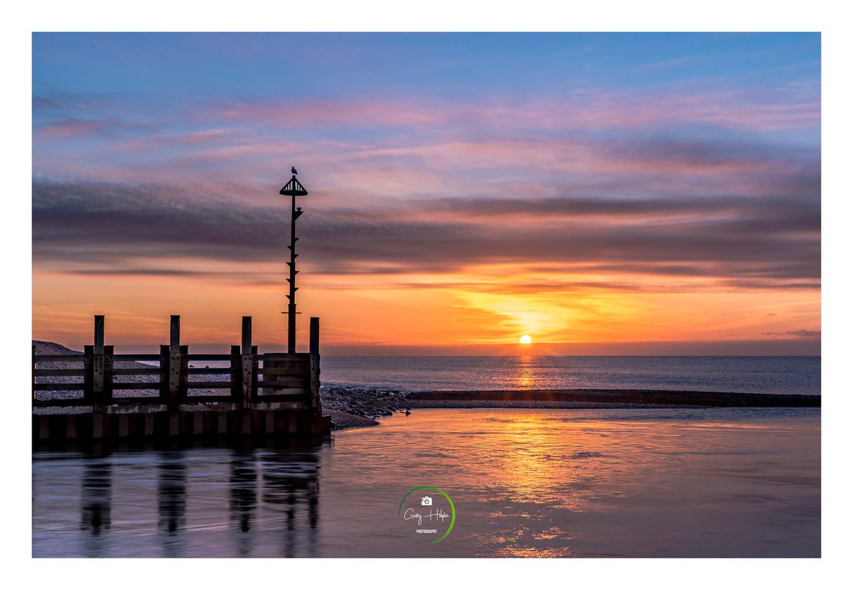 GaryHolpin's tweet image. My #dailyphoto is a gorgeous winter #sunrise at Axmouth harbour in beautiful #Devon taken last week
@EarthandClouds @StormHour @ThePhotoHour @VisitDevon @DevonLife @Devon_Hour